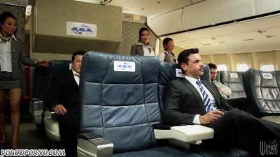 Роскошная блондинка в шикарном белье жадно трахается с парнем